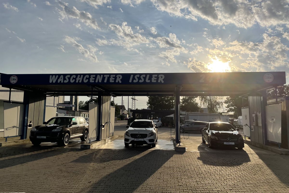 SB-Waschplätze im Abendlicht